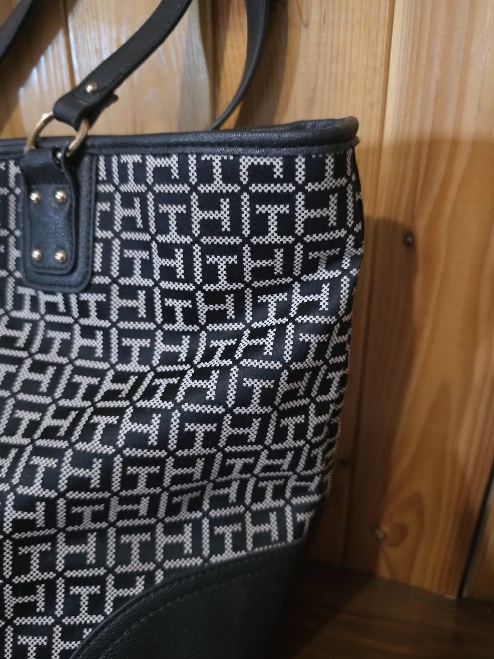 ​✨ Tommy Hilfiger Monogram Tote – Black & White✨️
